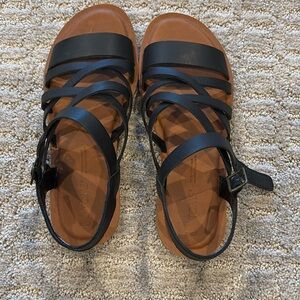 Size 6.5 Tom’s strappy black sandal